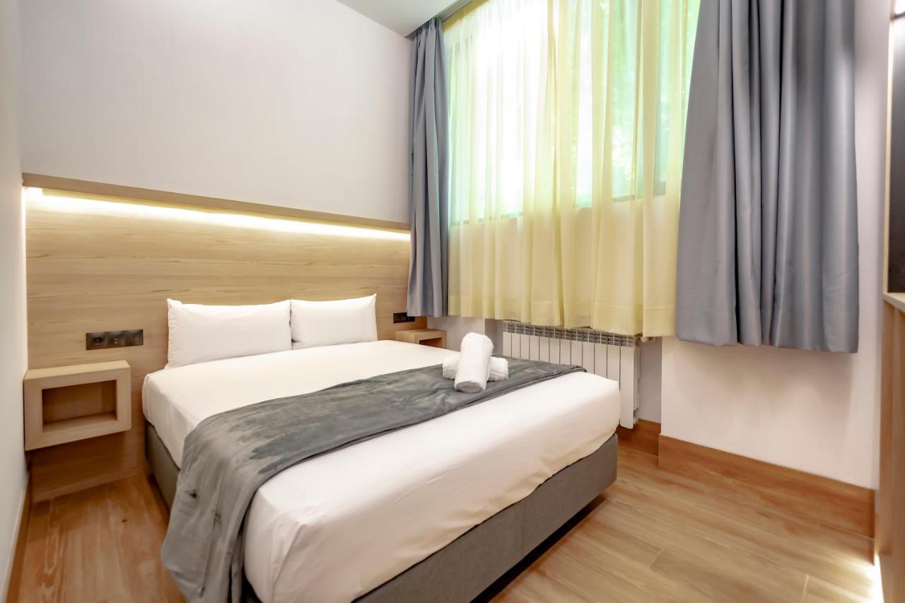 Dobohomes - Montesa 20 Apartamentos Madrid Eksteriør bilde
